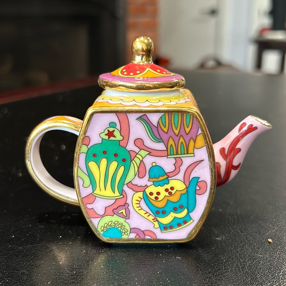 Vivian Chan 3” Teapot psychedelic